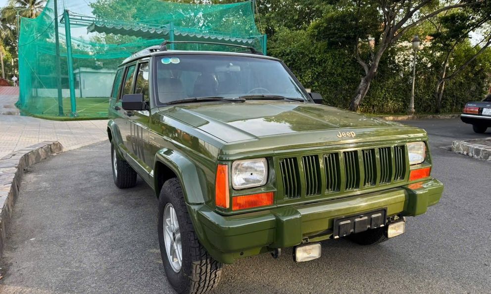 Ông Đặng Lê Nguyên Vũ lại có thêm 'hàng độc': SUV địa hình Jeep Cherokee gần 25 năm tuổi chỉ mới đi hơn 1.600km