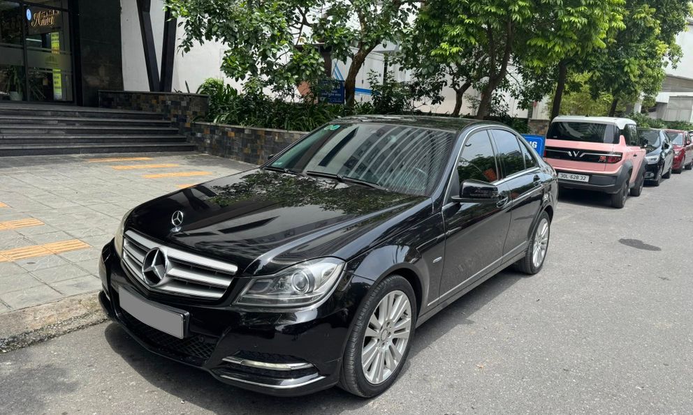 Rao chiếc Mercedes-Benz này chỉ hơn 200 triệu, người bán khẳng định: Xe 'không có gì để chê, zin cả xe'