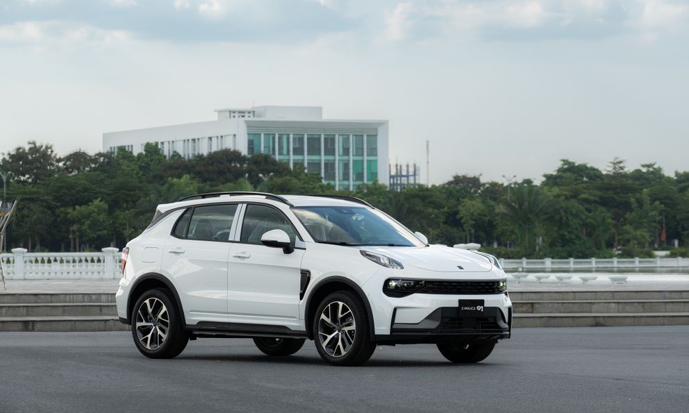 Chi tiết Lynk & Co 01 bản 'base' vừa ra mắt: Giá rẻ hơn 80 triệu đồng, bỏ một số tính năng nhưng vẫn còn ADAS