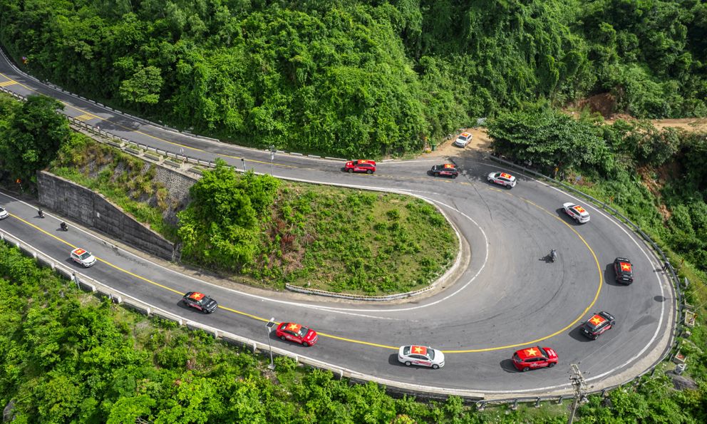 Đoàn Skoda xuyên Việt hoàn thành cung dài nhất hơn 500km: Đích thân TGĐ Skoda Việt Nam cầm lái Slavia vượt đèo Hải Vân