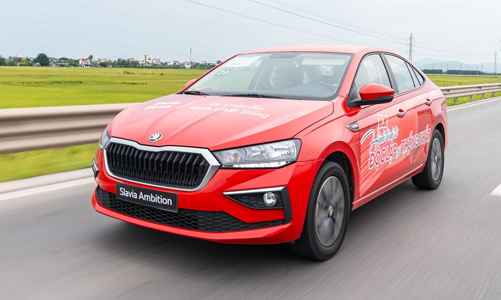 Skoda Slavia vượt hơn 200km cao tốc Nghệ An - Ninh Bình cùng đoàn SUV: Cầm lái không ngán tốc độ cao, ngồi lâu không mệt nhờ một điều