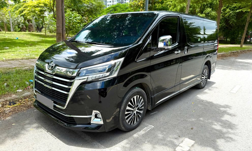 Chiếc Toyota đã qua sử dụng này phù hợp với gia đình 9 người: Nhập Nhật, máy dầu, rộng hơn Kia Carnival, giá rao đắt hơn Mercedes GLC 300