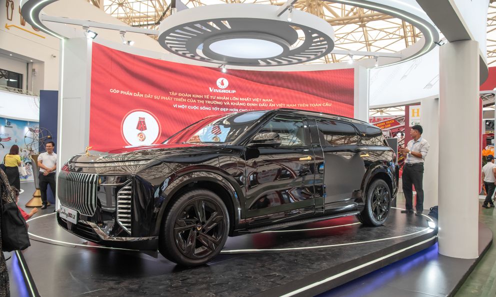 So sánh từng thông số 2 bản Lạc Hồng 900 LX: Xe chống đạn nặng hơn 5 tấn, đi 450km/sạc, bản thường có 37 tính năng ADAS