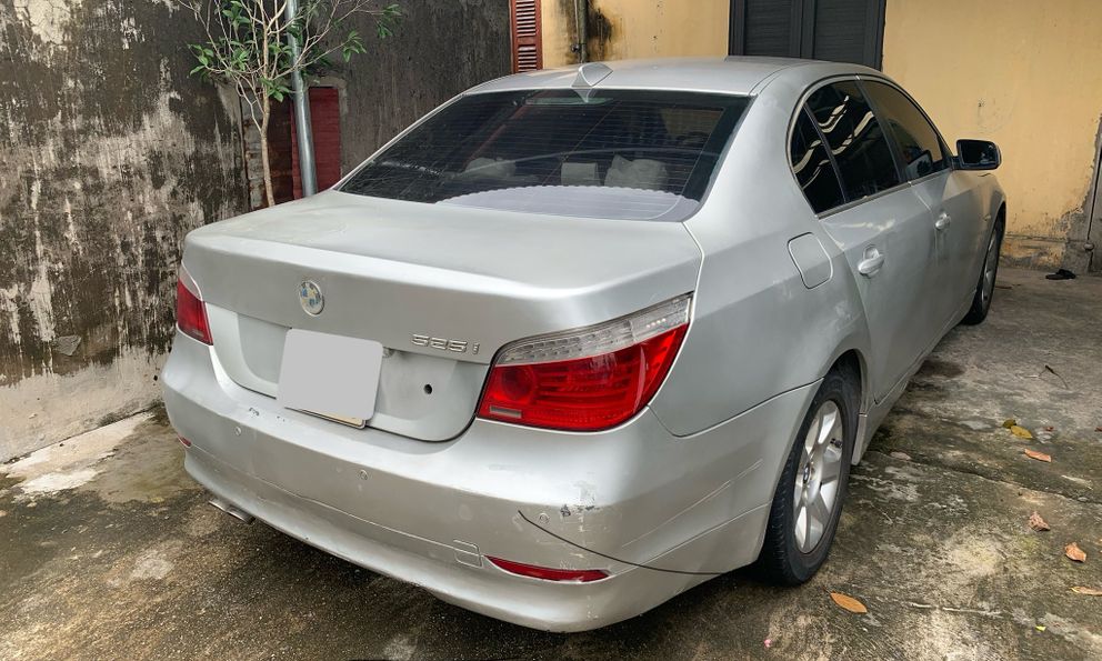 Rao BMW 5-Series 2004 chỉ 100 triệu đồng, người bán chia sẻ: 'Sơn ngoại thất xấu, hộp số bị lỗi'