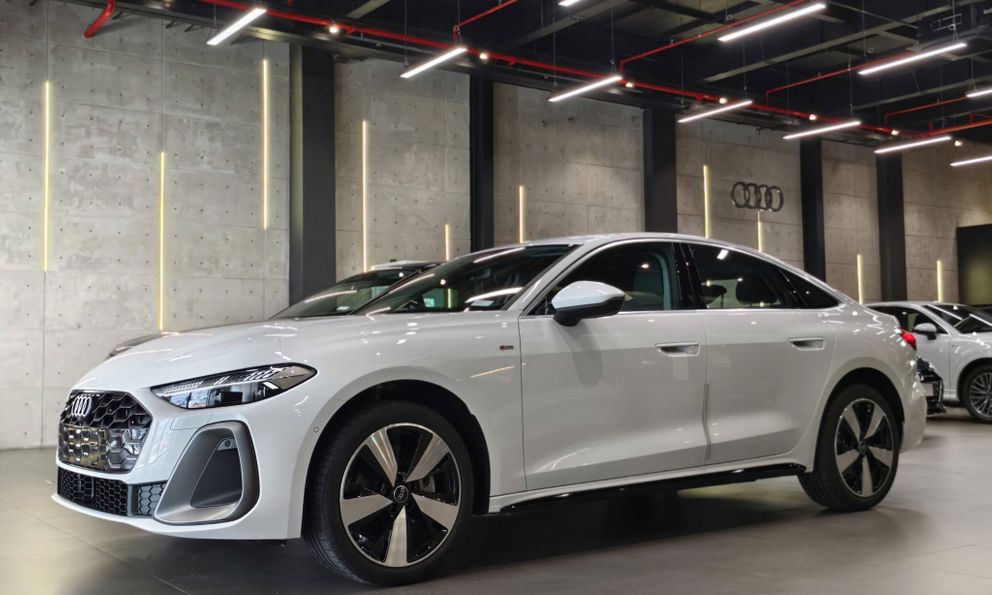 Chi tiết Audi A5 Sportback 2025 tại đại lý: Giá gần 2,2 tỷ đồng, rẻ hơn BMW 5-Series nhưng có đủ ADAS, 3 màn hình