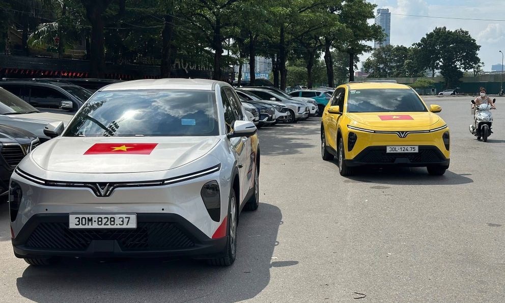 2 chiếc VinFast Limo Green đi nhiều nhất Việt Nam: Chạy hàng nghìn km, độ lại gần như toàn bộ, xuyên Việt 9 ngày không biết mệt