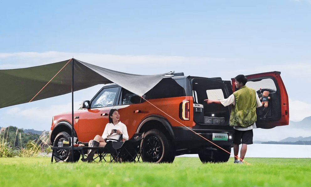 Ford Bronco có bản mà dân mê phượt sẽ thích: Cửa nóc mở cực dị, bếp sau cốp, chạy Hà Nội - Huế chỉ cần một lần sạc