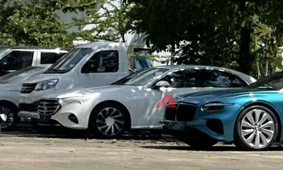 Lộ diện Mercedes-Benz E 200 Exclusive 2025 tại Hà Nội: Mâm 19inch, không có tùy chọn AMG, giá dự kiến trên 2,3 tỷ 