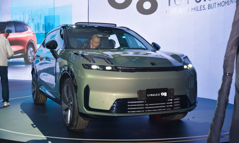 Thêm 90 triệu đồng so với bản rẻ nhất, Lynk & Co 08 bản ‘full’ thêm một loạt ‘đồ chơi’ xịn từ ngoài vào trong