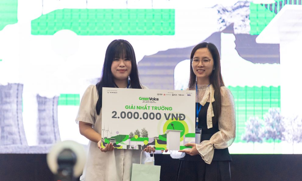 Nữ sinh Học viện Ngoại giao chiến thắng chặng mở màn Green Voices 2025 với thông điệp ‘xe điện không chỉ là phương tiện, mà là tấm VISA Xanh’