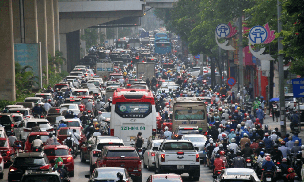 Siết khí thải ô tô: Hà Nội, TP.HCM 'ra quân' trước, xe cũ đứng trước nguy cơ bị loại khỏi đường phố