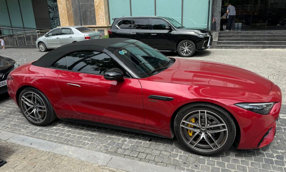 Rao Mercedes-AMG SL 43 ‘siêu lướt’ giá 5,9 tỷ đồng, người bán cho biết ra biển hết 7,2 tỷ, mới lăn bánh hơn 500km