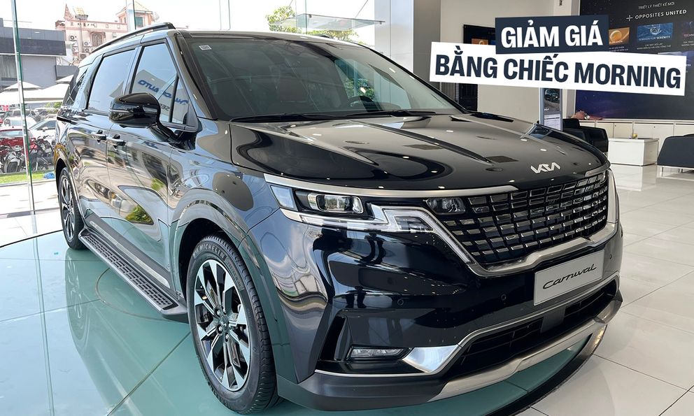 Kia Carnival máy xăng dọn kho giảm giá gần 400 triệu đồng tại đại lý, chạy đều 100km/ngày thì tiền tiết kiệm đủ đổ xăng 6 năm