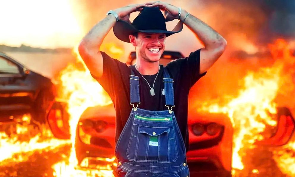 Mua Ferrari F8 Tributo về để đốt, một YouTuber bị bắt vì tội trốn thuế