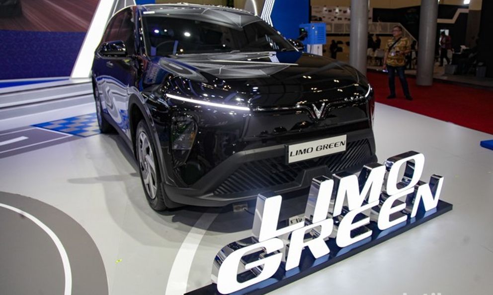 VinFast Limo Green lần đầu ra mắt tại Indonesia: Giá quy đổi hơn 505 triệu đồng, dự kiến bàn giao năm sau