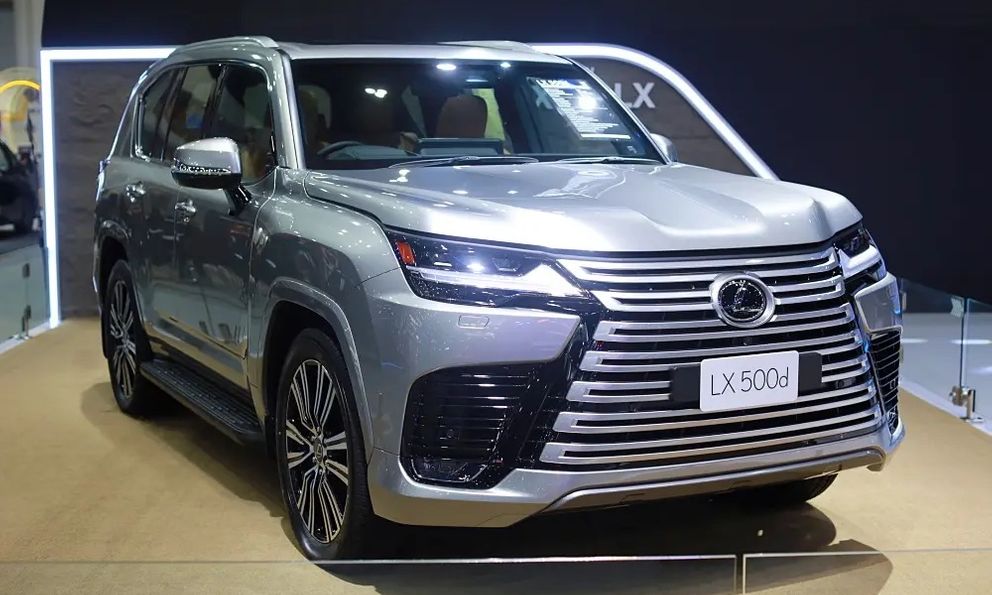 Lexus LX 500d ra mắt ĐNÁ: Giá quy đổi từ 12,3 tỷ đồng, máy dầu 3.3L mạnh 304 mã lực, về Việt Nam dễ thành hàng hiếm