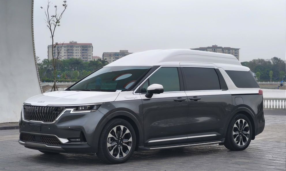 Ngang tiền 'Mẹc' C 200 nhưng chiếc Kia Carnival bản ‘Hoàng gia’ này sẽ khiến bạn cân nhắc: Cấu hình 4 chỗ, ghế thương gia không kém Rolls-Royce