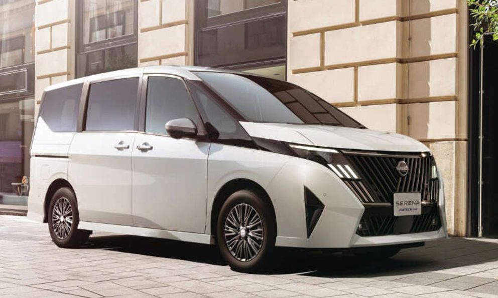 Nissan Serena - MPV to gần bằng Alphard có bản nâng cấp mới với thiết kế trau chuốt hơn, giá quy đổi từ 470 triệu đồng