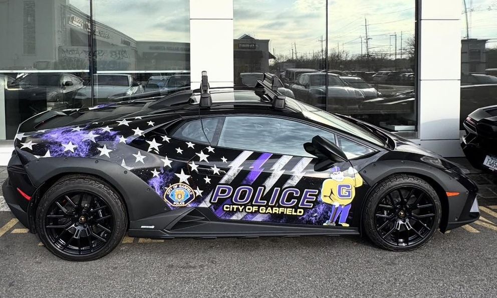 Lamborghini Huracan bản off-road được cảnh sát trưng dụng nhưng không để bắt cướp mà dùng làm một điều đặc biệt