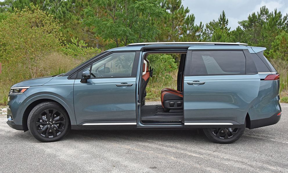 Chủ xe Kia Carnival đâm đơn kiện vì cửa trượt điện không an toàn, hãng bác bỏ lỗi bằng lý do này