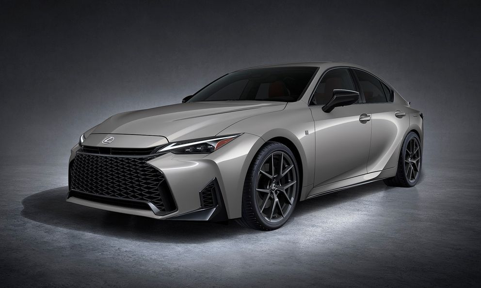 Lexus IS 2026 tăng giá bán: Là bản facelift nhưng nội thất hoàn toàn mới, loại bỏ máy 2.0 từng mở bán tại Việt Nam