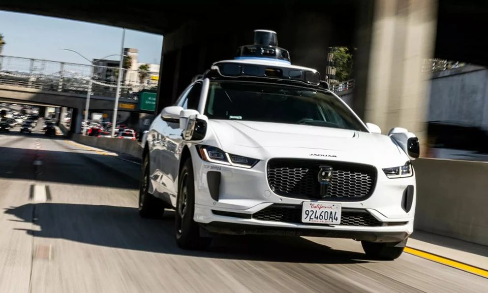 Nghề lạ đời nhất kỷ nguyên xe tự hành: Một lần đóng cửa xe cũng có thể kiếm được 600 nghìn đồng