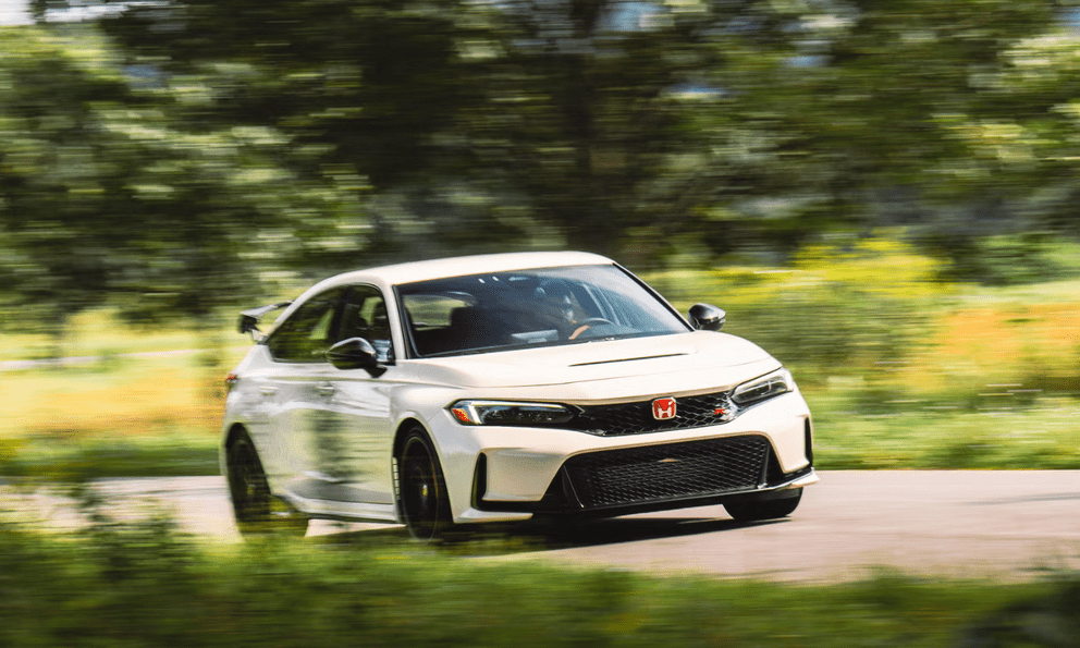 Sống sót qua 'án tử' khí thải nhưng Civic Type R 2026 lại gây tranh cãi: Giá tăng phi mã, công nghệ dậm chân tại chỗ trước sức ép từ Toyota GR Corolla