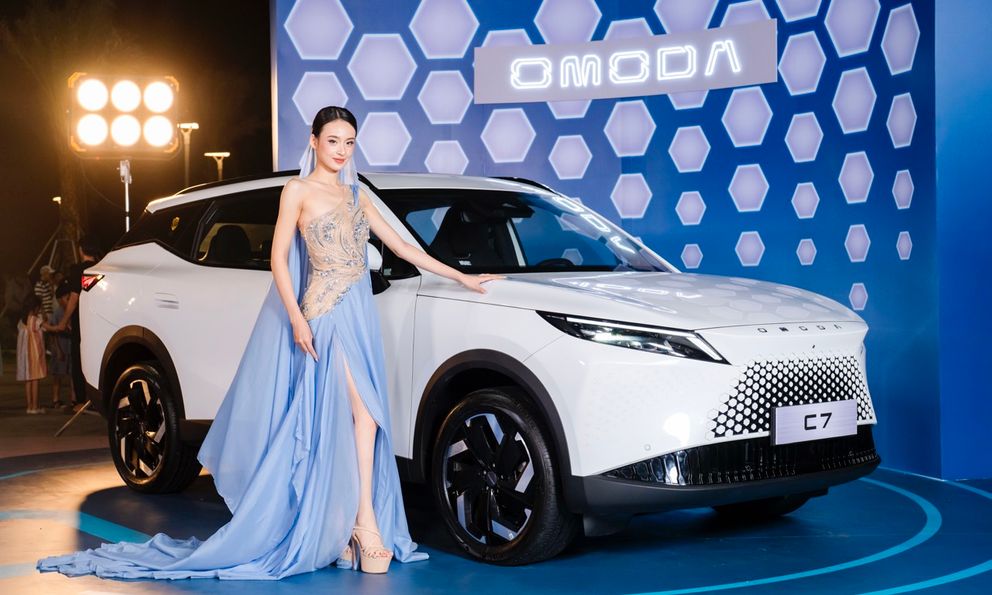 Omoda C7 chính thức nhận cọc tại Việt Nam: Giá dự kiến từ 839 triệu đồng, quyết đấu Mazda CX-5 bằng cấu hình PHEV và bảo hành 1 triệu km
