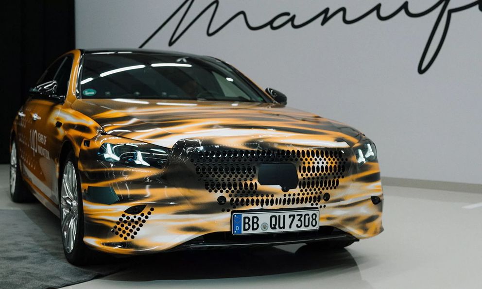 Thêm thông tin về Mercedes-Benz S-Class 2026: Là bản facelift nhưng 'gần như thế hệ mới', nâng cấp hơn 50% chi tiết của xe, có cả sưởi ấm...dây đai an toàn