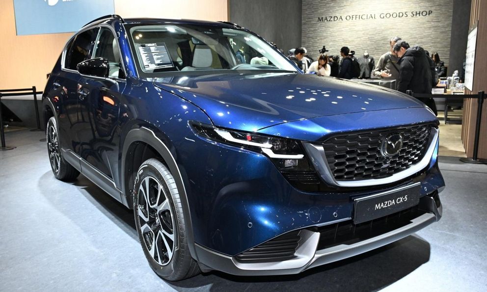Mazda CX-5 thế hệ mới không còn chật chội như thế nào: Không gian rộng hơn, người cao 1m80 vẫn có thể ngủ thoải mái trong xe