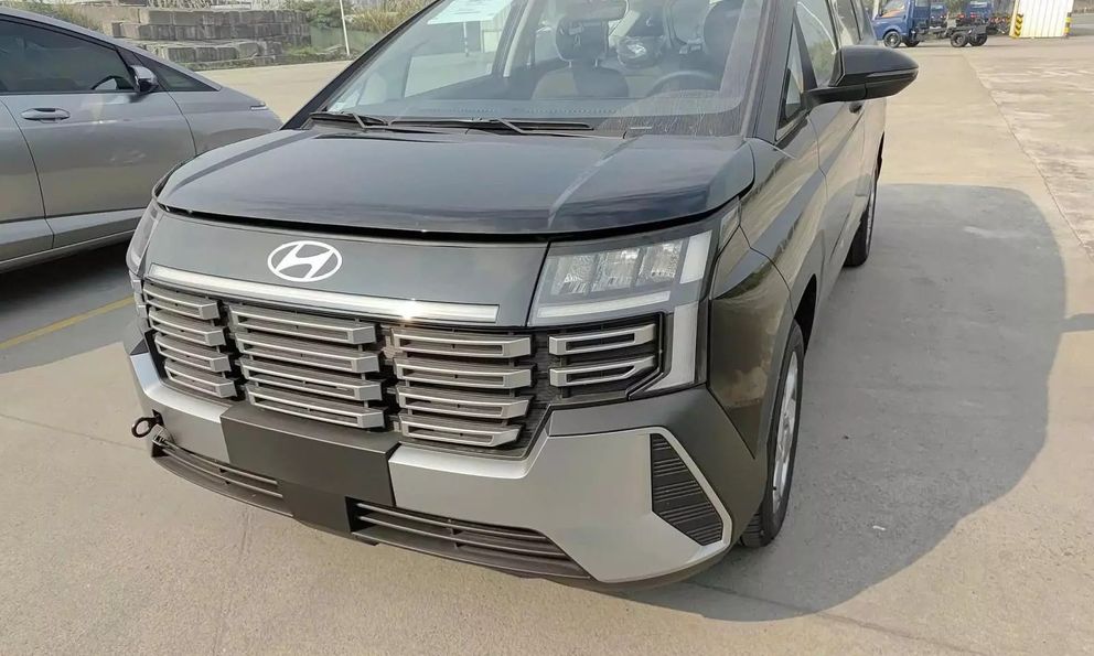 Hyundai Stargazer 2026 lộ không che cả nội, ngoại thất tại Việt Nam: Đầu mới lột xác, cụm màn hình 'khổng lồ' đã mắt hơn, dễ nâng cấp cả ADAS đấu Xpander