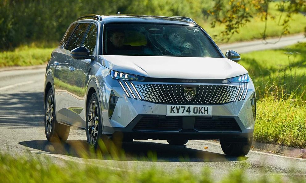 Peugeot tính dứt bỏ mác phổ thông bằng mẫu mới lớn hơn, cao cấp hơn 5008 đang bán ở Việt Nam