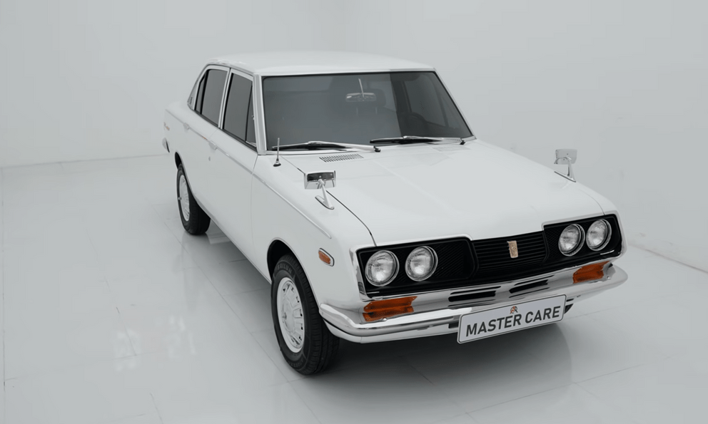 Dân chơi TP.HCM làm mới Toyota Corona 1975 theo cách 'khó nhất': Không độ chế cầu kỳ nhưng mất nhiều thời gian, lựa đúng đồ cũng không đơn giản