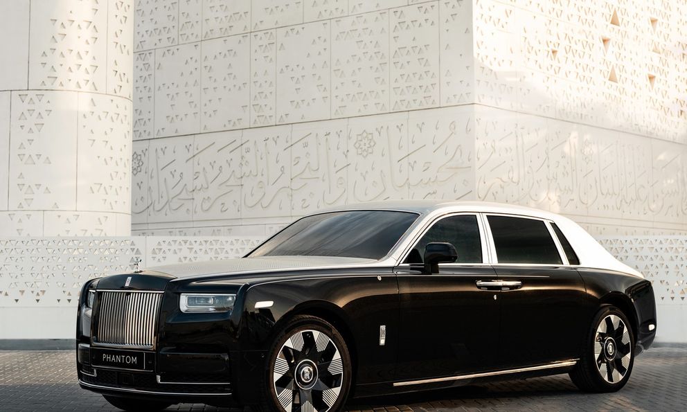 Rolls-Royce Phantom có bản khắc laser độc nhất thế giới: Hoạ tiết có thể gây hoa mắt, độ sâu vết khắc dày gần gấp đôi tờ tiền