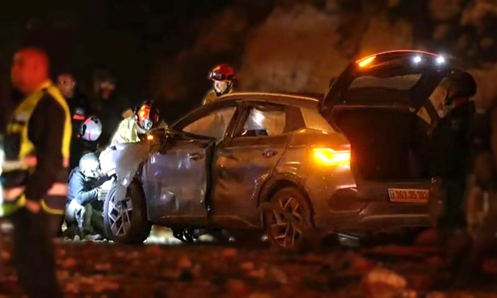 BYD Atto 3 chỉ bung túi khí, hư hỏng bên ngoài sau khi 'dính' rocket tại Isarel: 5 người trên xe sống sót, pin không cháy