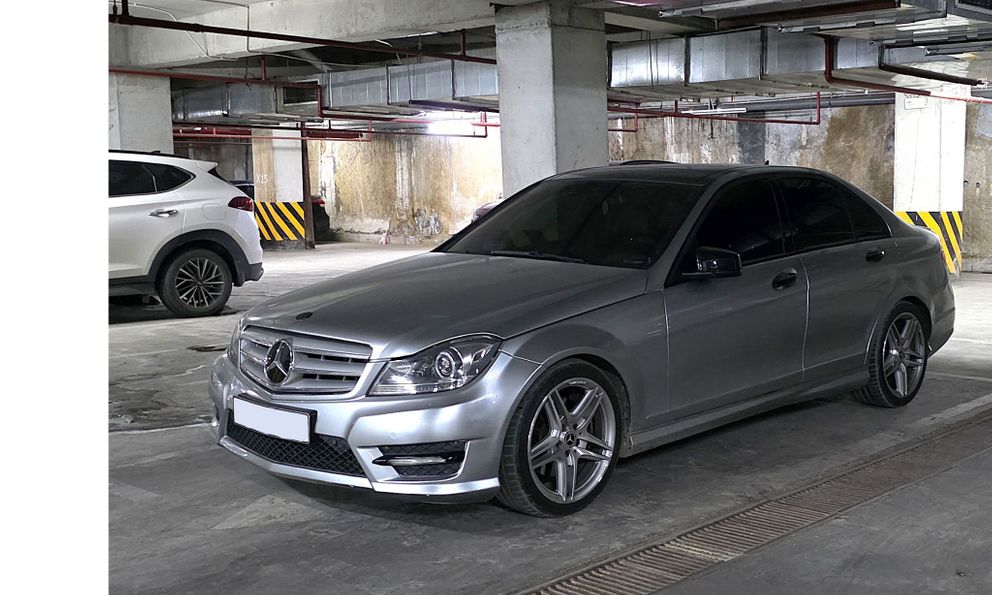 'Tôi ngậm ngùi 'trùm mền' chiếc Mercedes-Benz C 300 khi giá xăng gần 30.000 đồng/lít, đi xa cũng không dám dùng'