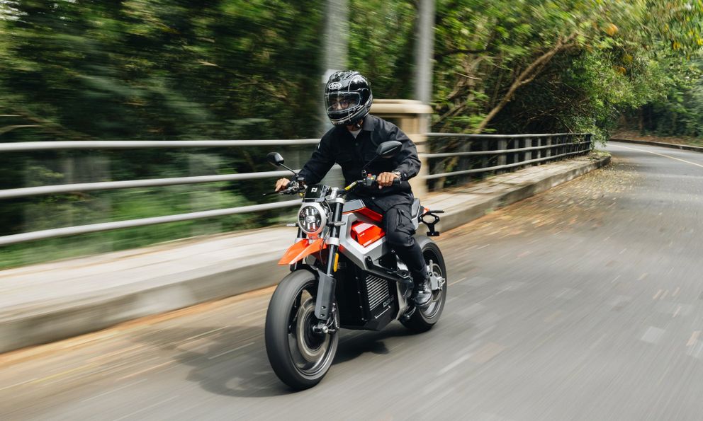 Thích tốc độ mà ngại xăng tăng giá thì đây là loạt xe máy điện nhanh nhất Việt Nam: Có mẫu 'vít' được tới 130km/h, giá từ vài chục đến cả trăm triệu đồng