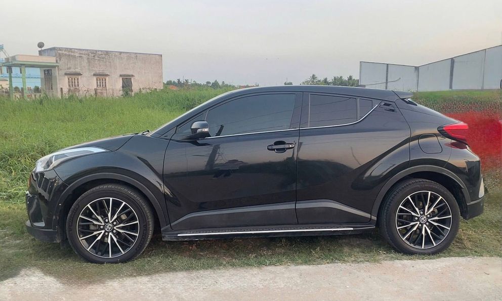 Chiếc Toyota C-HR hiếm hoi tại Việt Nam bán lại 700 triệu: Ngang cỡ Creta, mua mới gần 2 tỷ, nhập nguyên chiếc từ Thổ Nhĩ Kỳ