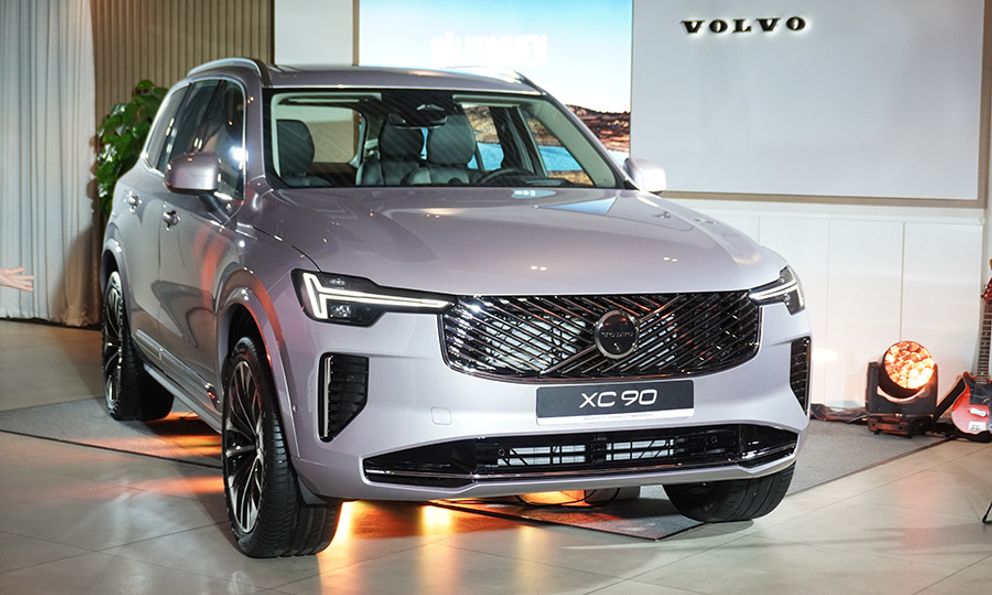 Volvo XC90 2026 ra mắt Việt Nam: Giá 3,289 tỷ đồng rẻ hơn cả Lexus RX, màn lớn hơn, động cơ không mạnh như trước
