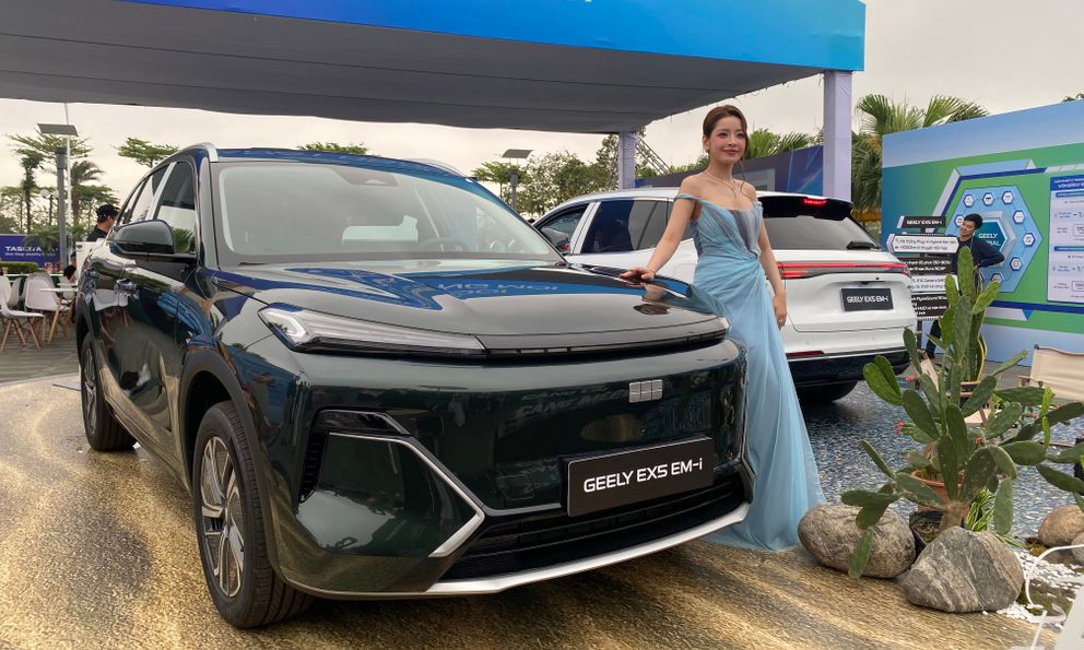 Geely EX5 ra mắt Việt Nam: Giá từ 789 triệu đồng, hybrid có thể chạy điện tới 170km, có ADAS, tiện nghi cao cấp hơn CX-5, Tucson 