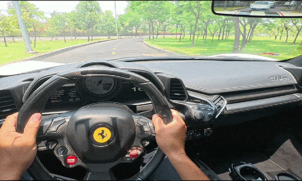 Tôi cầm lái siêu xe Ferrari trên Hành trình Từ Trái Tim 2026: 'Không khổ như nhiều người nghĩ, đổ đầy bình đi được 200 km'