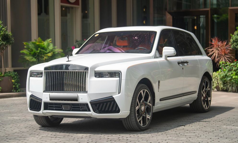 Chào Rolls-Royce Culinan Black Badge 'lướt 800km' hơn 28 tỷ đồng, người bán bọc nilon kỹ như xe mới