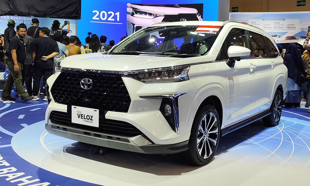 Lý giải 2 điểm ‘lạ’ trên Toyota Veloz hybrid: Có pin nhưng vẫn thêm cả ắc-quy, pin không bao giờ sạc đủ 100%