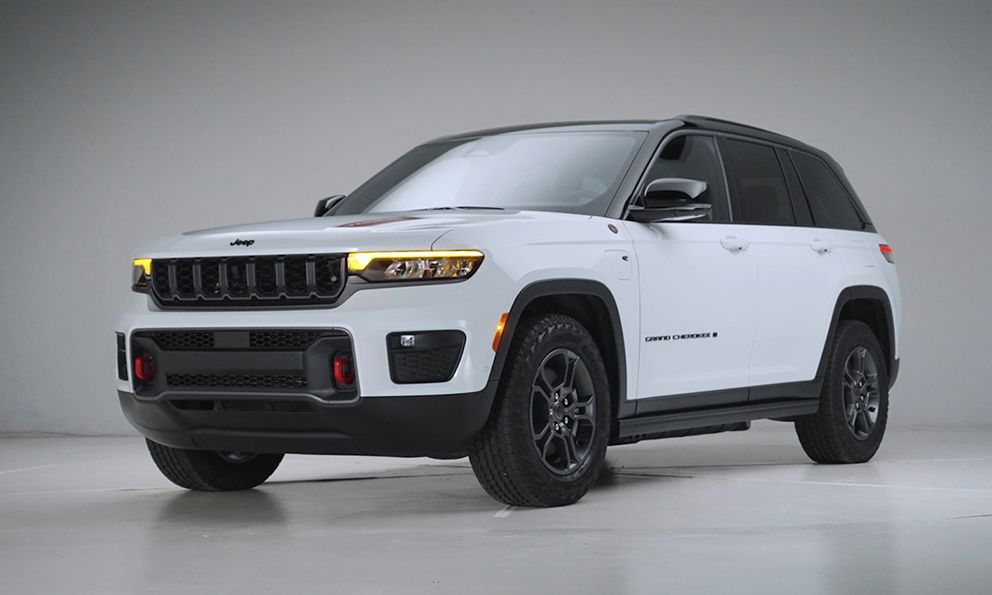 Jeep Grand Cherokee Trailhawk nhá hàng trước khi ra mắt năm nay, THACO mà đưa về thì sẽ hút thêm dân chơi Việt mê phượt, chạy địa hình