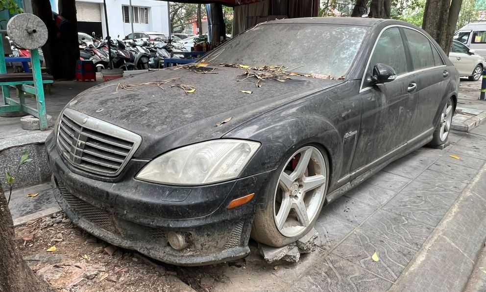 Đây là số tiền phải trả nếu muốn mua một chiếc Mercedes-Benz S 63 AMG giống chiếc vừa bị ‘cẩu’ tại Hà Nội