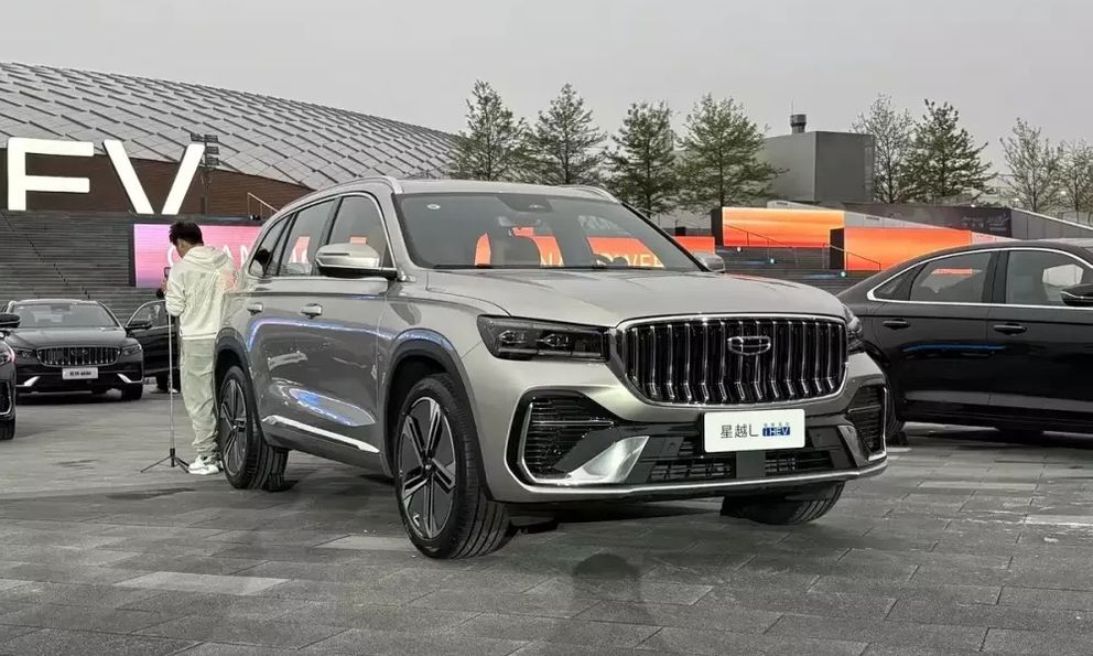 Geely Monjaro i-HEV ra mắt: Động cơ nhiệt hiệu suất kỷ lục, hộp số 3 cấp, uống xăng như xe hạng A