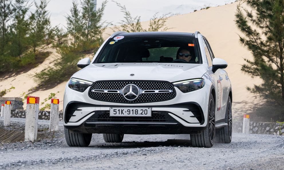 Tôi lái Mercedes-Benz GLC 300 xuyên Việt hơn 1.800km cùng đoàn quốc tế: Chạy sướng, cảnh mãn nhãn, nhiều người tò mò hỏi thăm