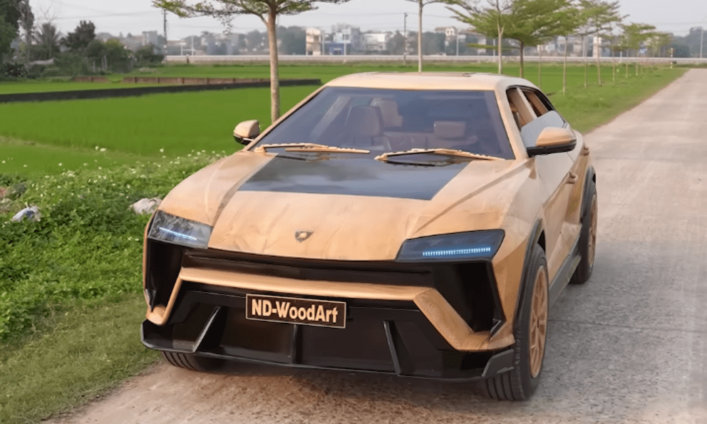 Ông bố Bắc Ninh tự chế 'siêu xe gỗ' giống Lamborghini Urus: Khung gầm sắt, lốp gỗ khắc tay như thật, động cơ điện đặt sau