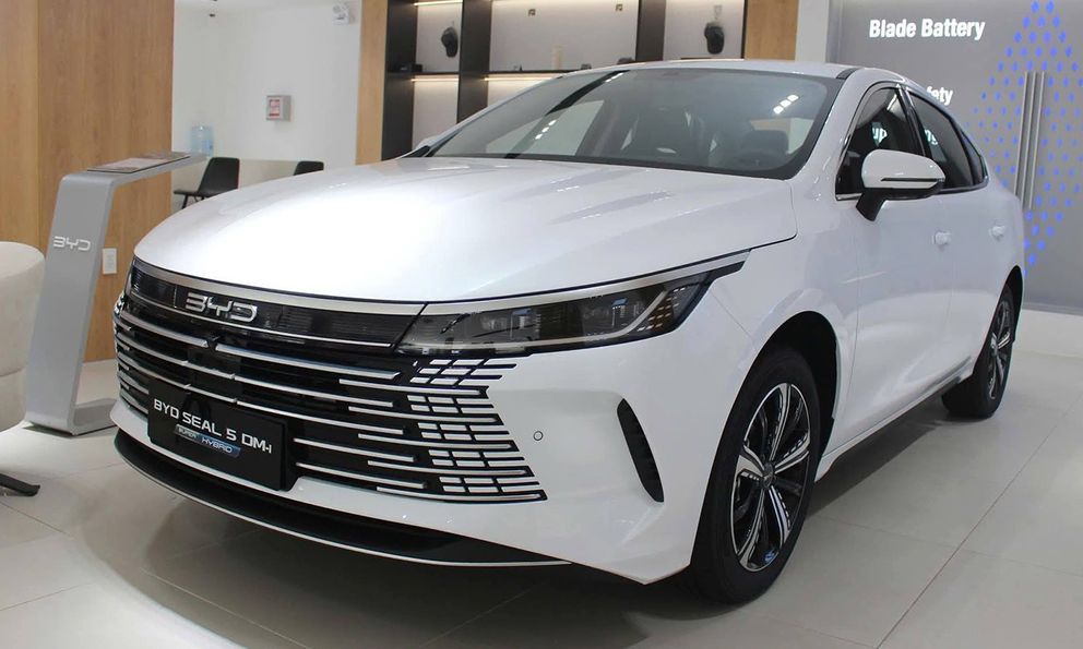 BYD Seal 5 giảm giá mạnh còn 626 triệu đồng, đấu Mazda3, K3 bằng PHEV chạy 120km không cần xăng