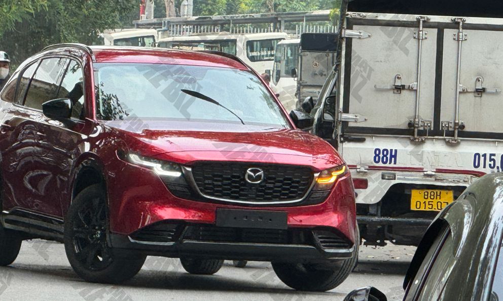 Mazda CX-5 thế hệ mới xuất hiện tại Hà Nội, cho thấy ngày ra mắt không còn xa, thiết kế giống hệt xe nhập Nhật